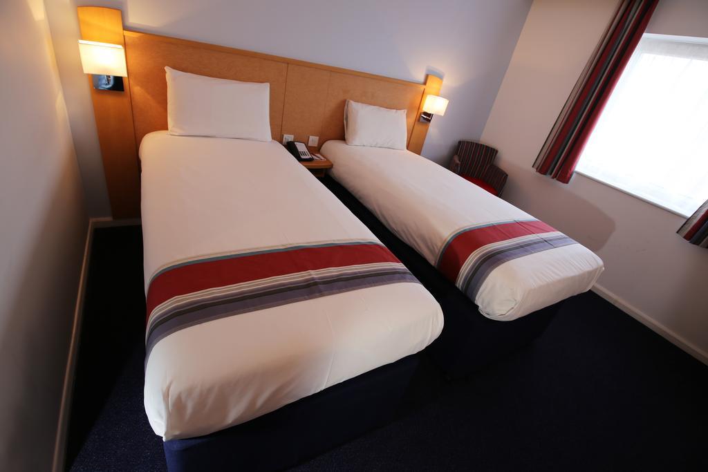Ramada Wakefield Hotel Room photo