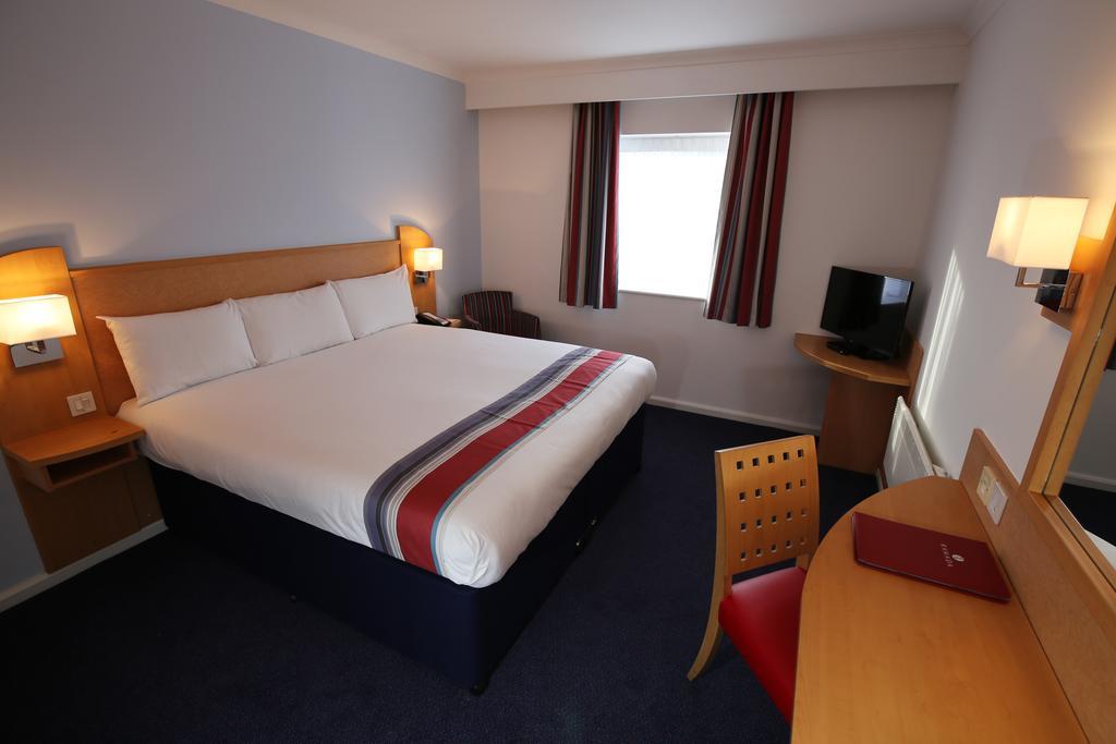 Ramada Wakefield Hotel Room photo