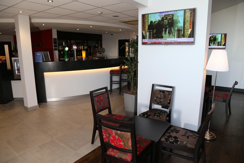 Ramada Wakefield Hotel Exterior photo