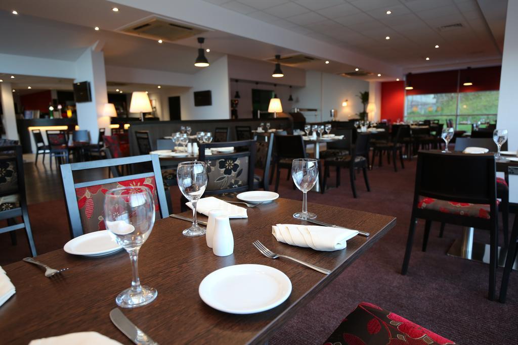 Ramada Wakefield Hotel Exterior photo