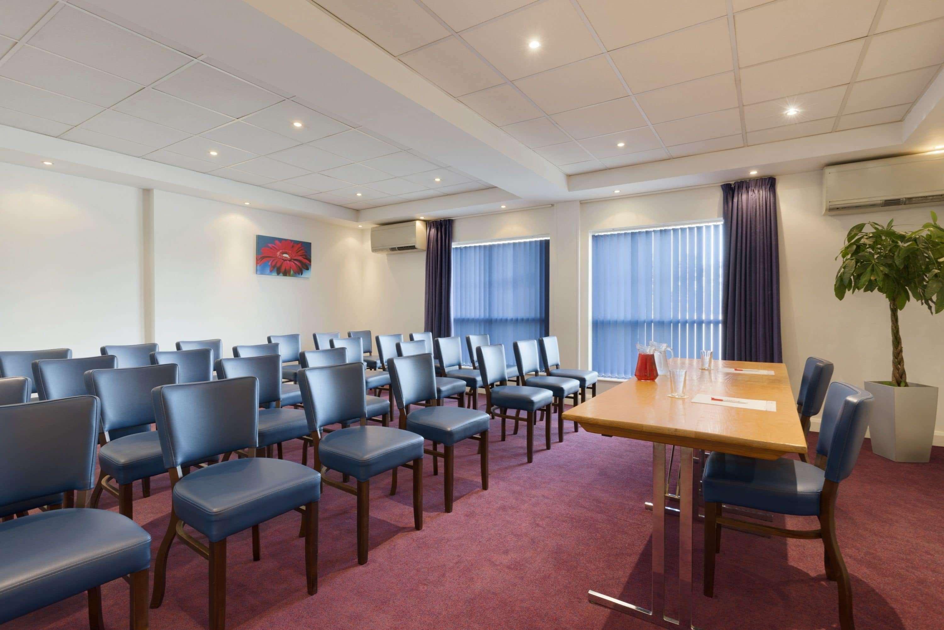 Ramada Wakefield Hotel Exterior photo