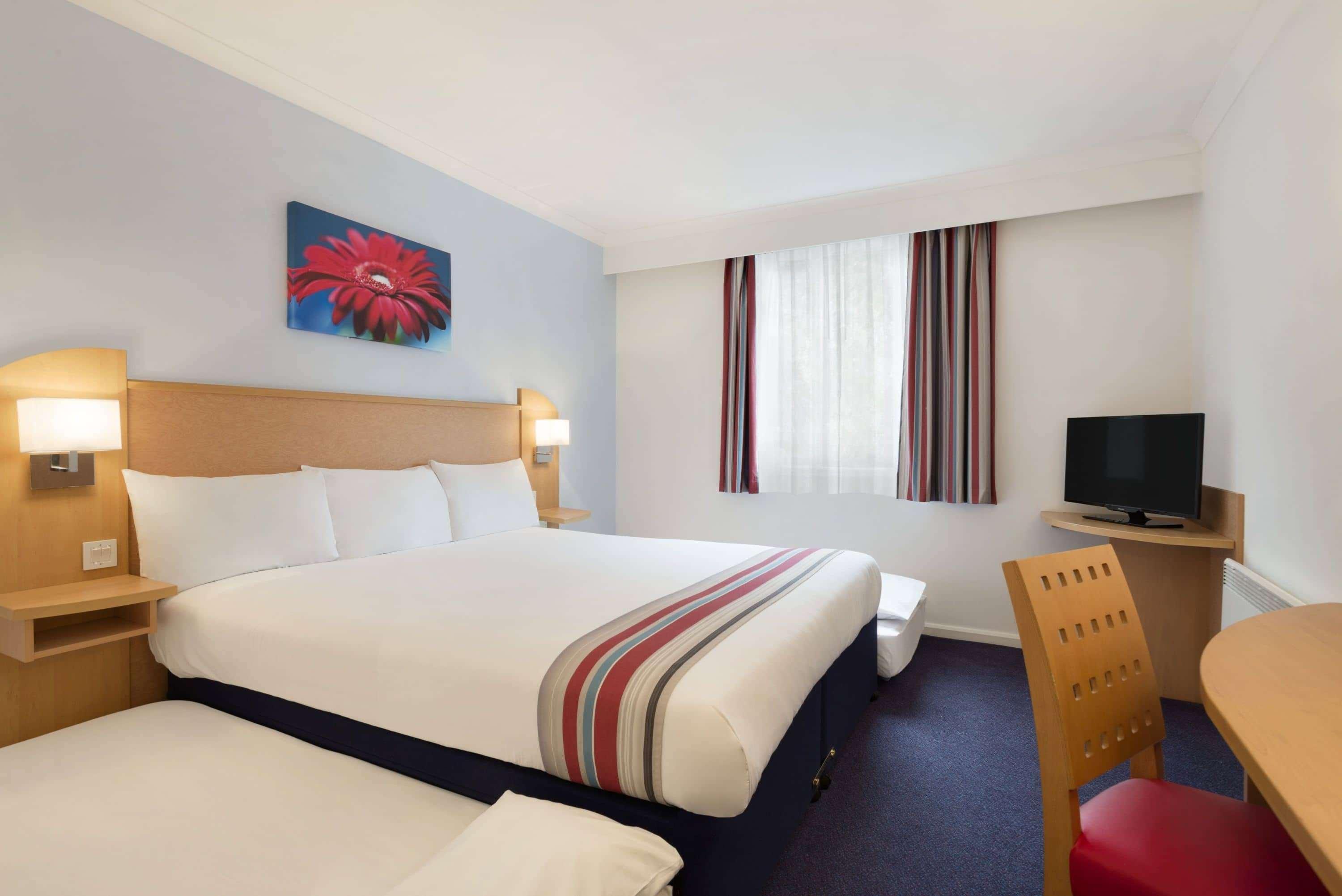 Ramada Wakefield Hotel Exterior photo
