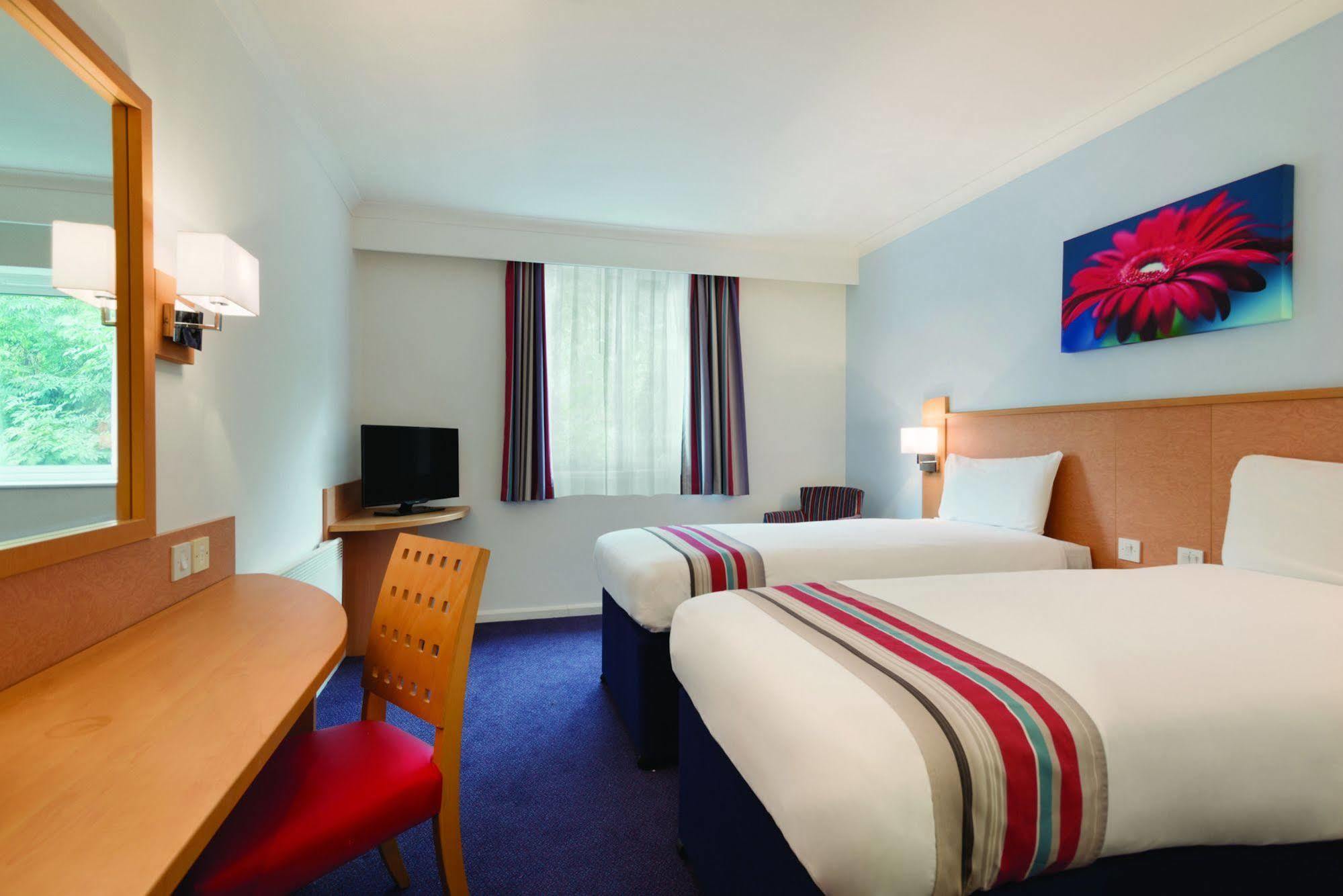Ramada Wakefield Hotel Exterior photo