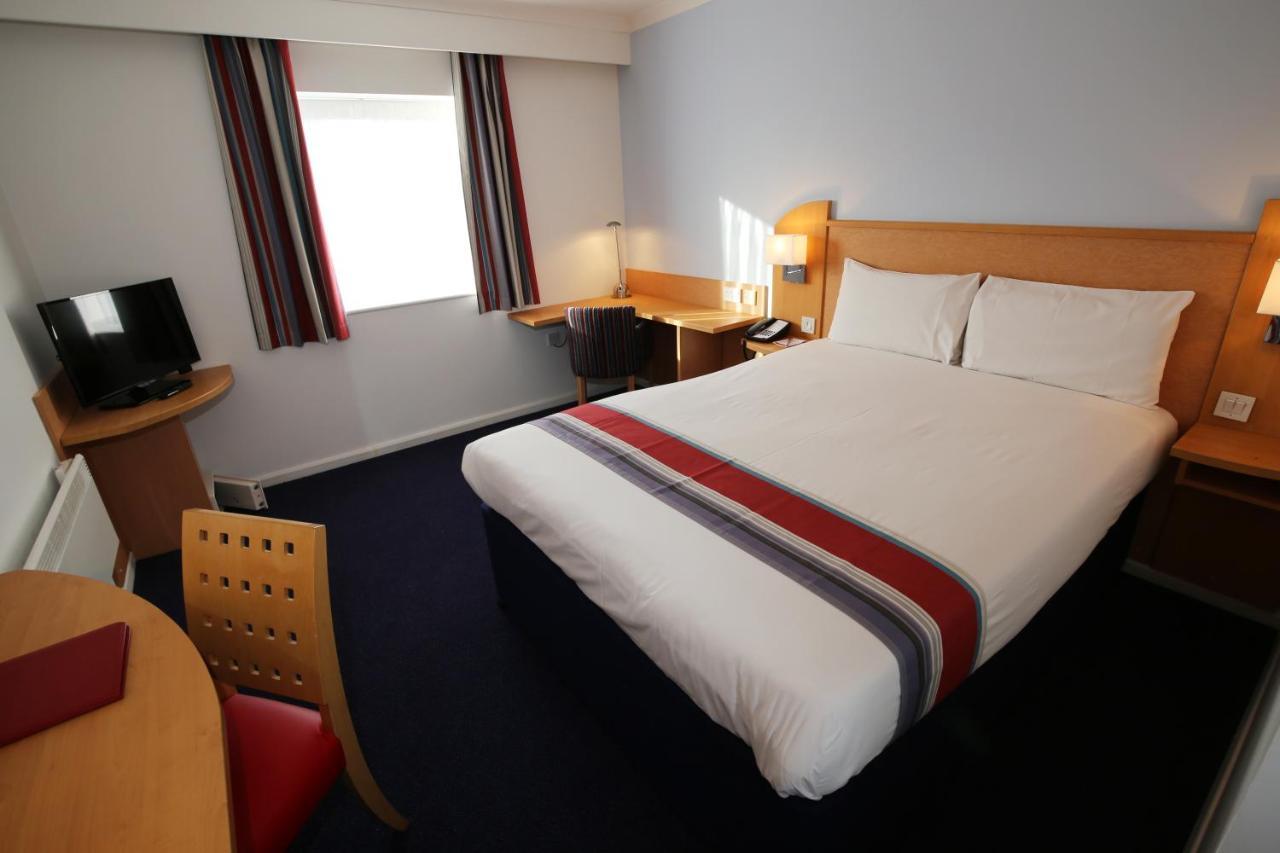 Ramada Wakefield Hotel Exterior photo